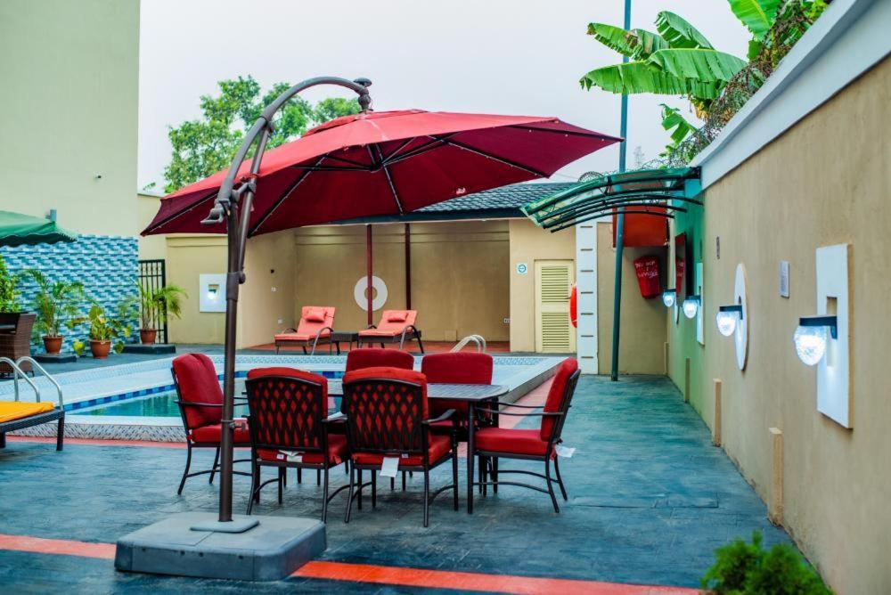 Crownsville Hotel - Airport Road Port Harcourt Exterior photo