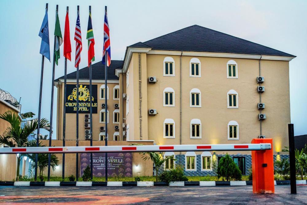 Crownsville Hotel - Airport Road Port Harcourt Exterior photo
